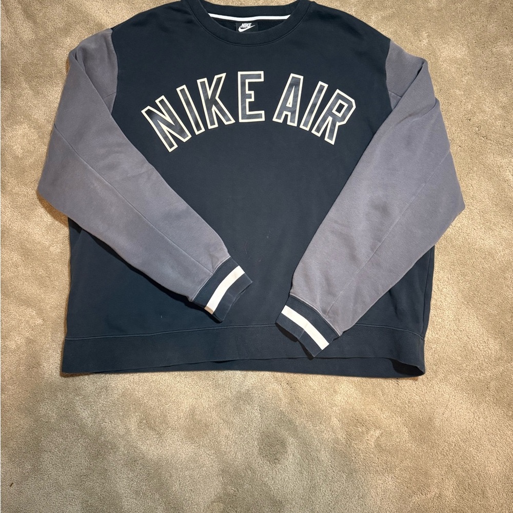 Retro Nike Navy Crewneck Sweatshirt with Gray Sleeves